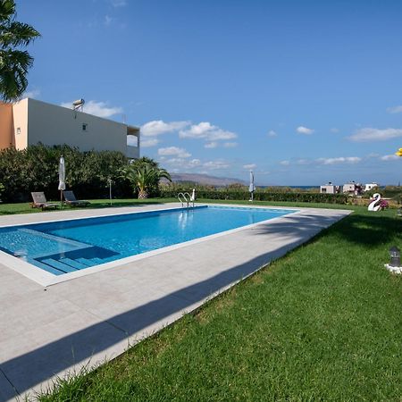 Socrates Holidays Apt. 2 With Pool Near The Beach Platanés Buitenkant foto
