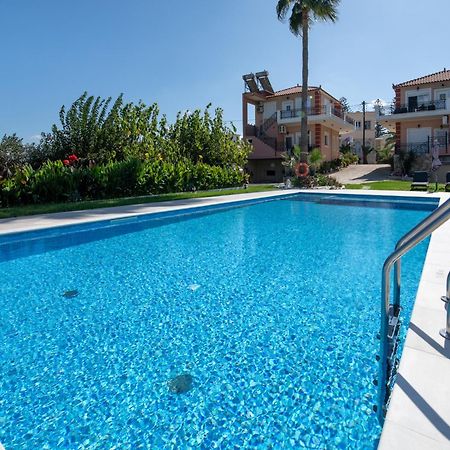 Socrates Holidays Apt. 2 With Pool Near The Beach Platanés Buitenkant foto