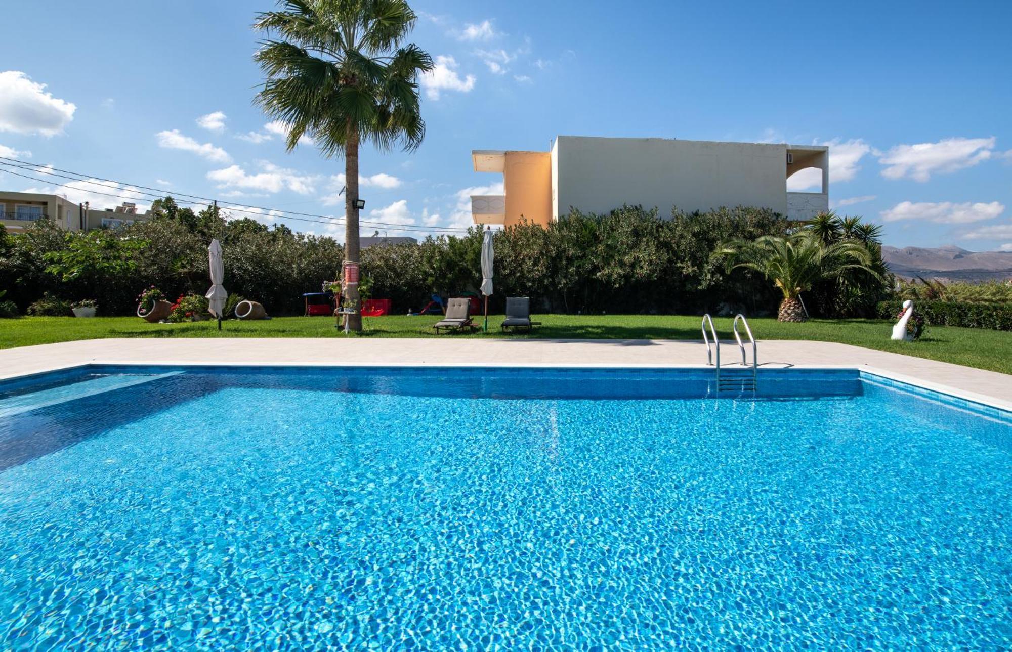 Socrates Holidays Apt. 2 With Pool Near The Beach Platanés Buitenkant foto