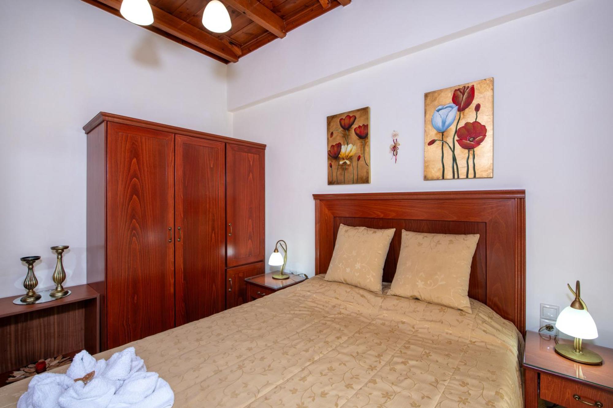Socrates Holidays Apt. 2 With Pool Near The Beach Platanés Buitenkant foto