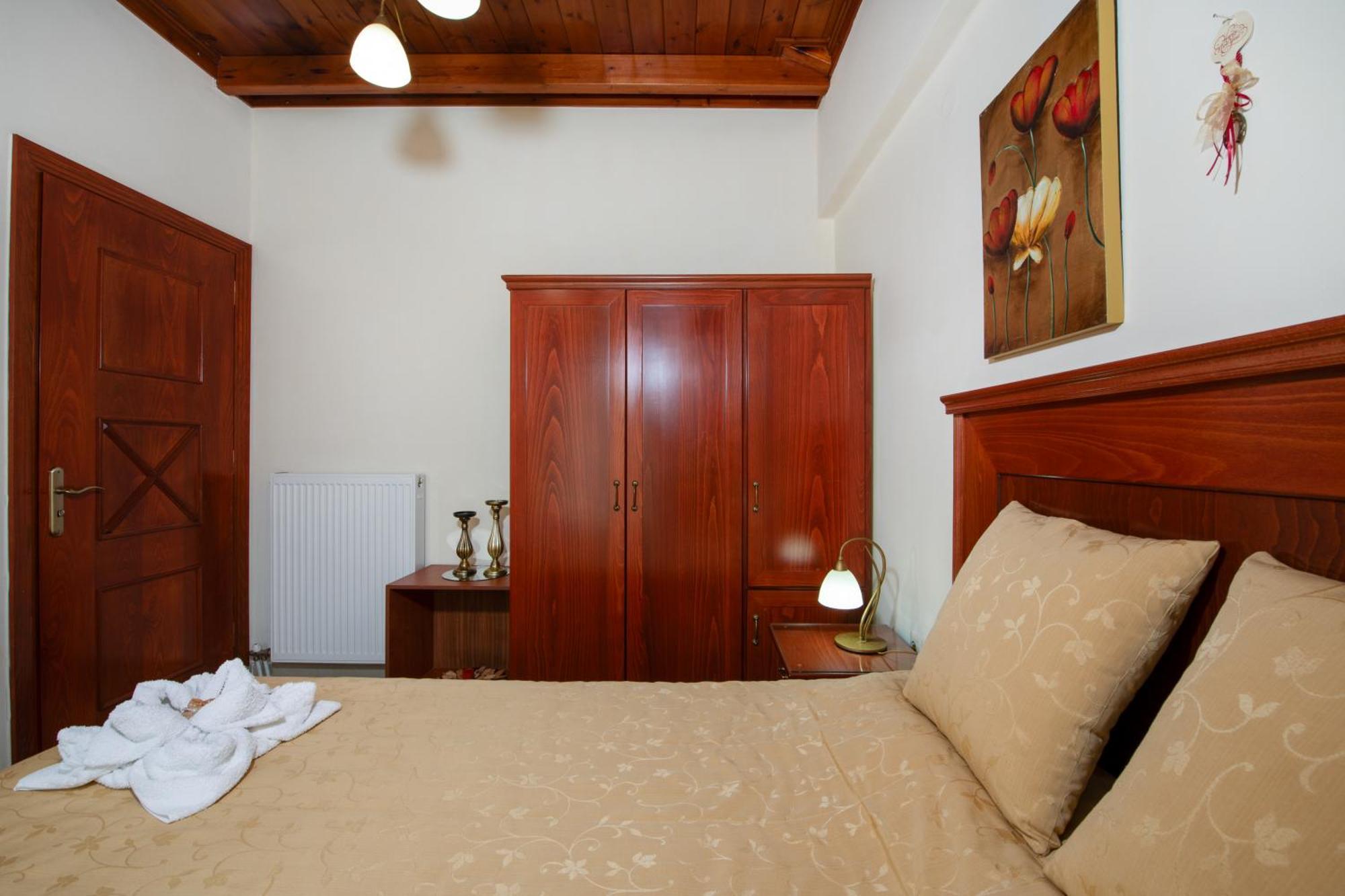 Socrates Holidays Apt. 2 With Pool Near The Beach Platanés Buitenkant foto