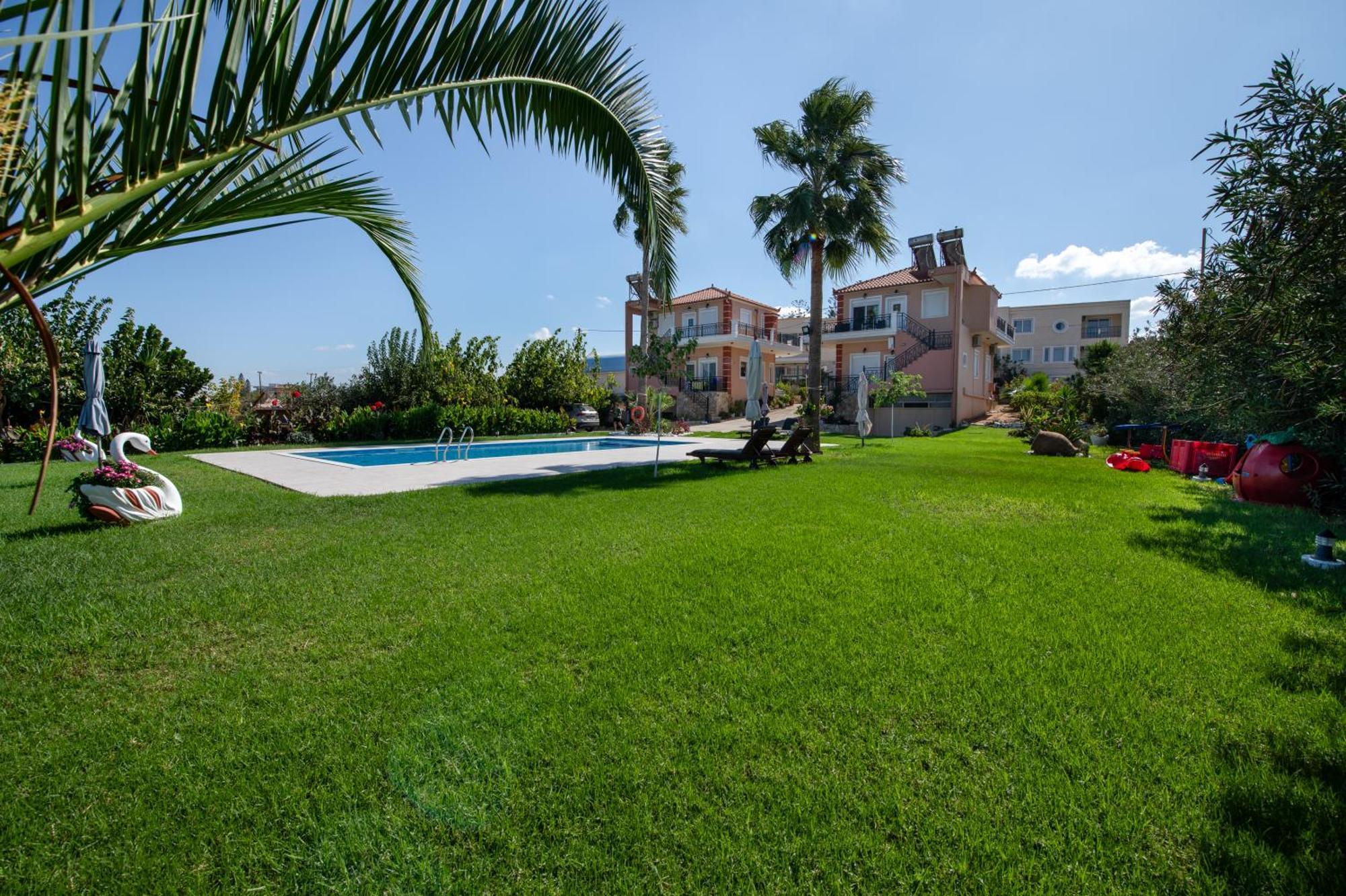 Socrates Holidays Apt. 2 With Pool Near The Beach Platanés Buitenkant foto
