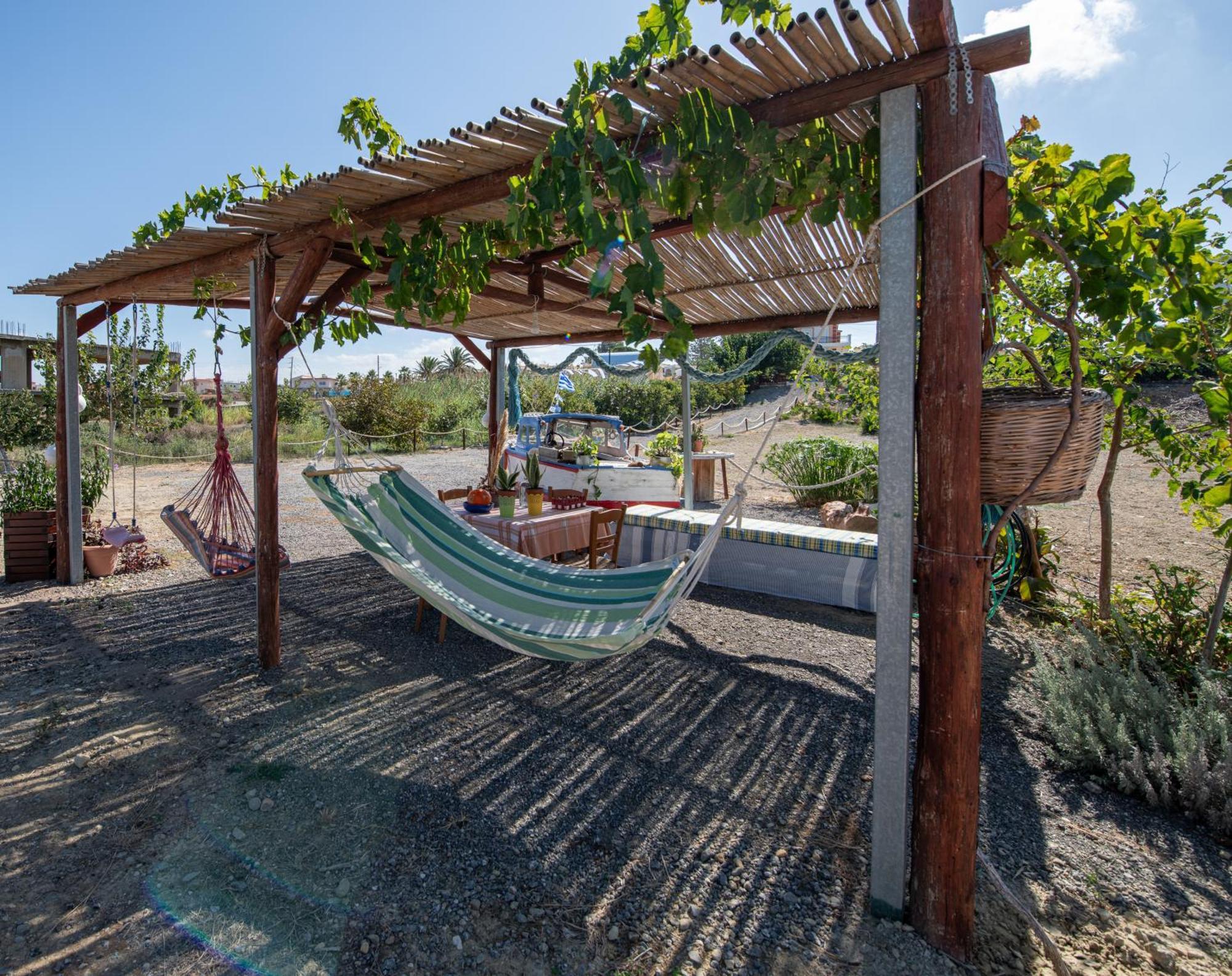 Socrates Holidays Apt. 2 With Pool Near The Beach Platanés Buitenkant foto