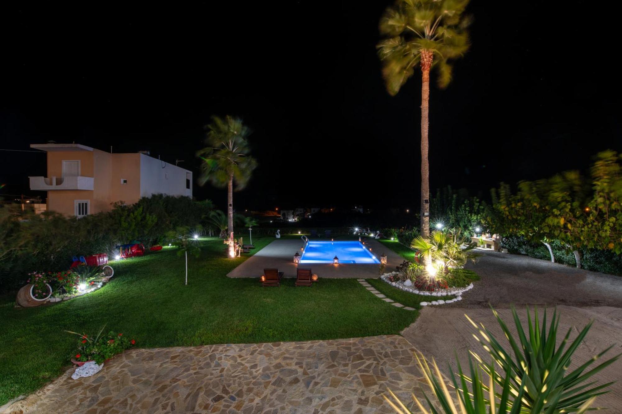Socrates Holidays Apt. 2 With Pool Near The Beach Platanés Buitenkant foto