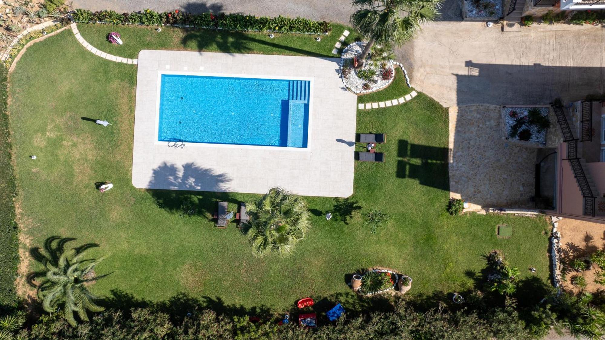 Socrates Holidays Apt. 2 With Pool Near The Beach Platanés Buitenkant foto
