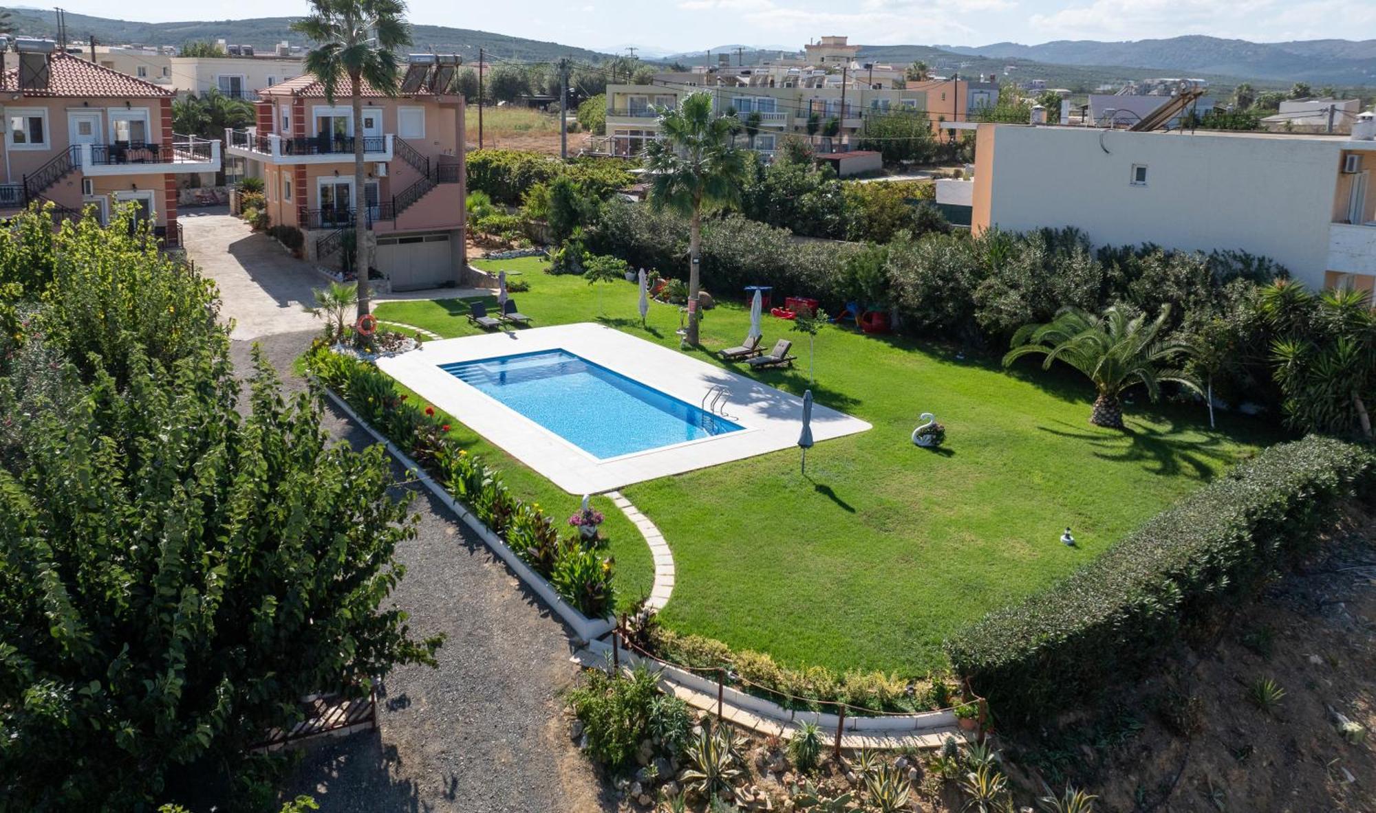 Socrates Holidays Apt. 2 With Pool Near The Beach Platanés Buitenkant foto