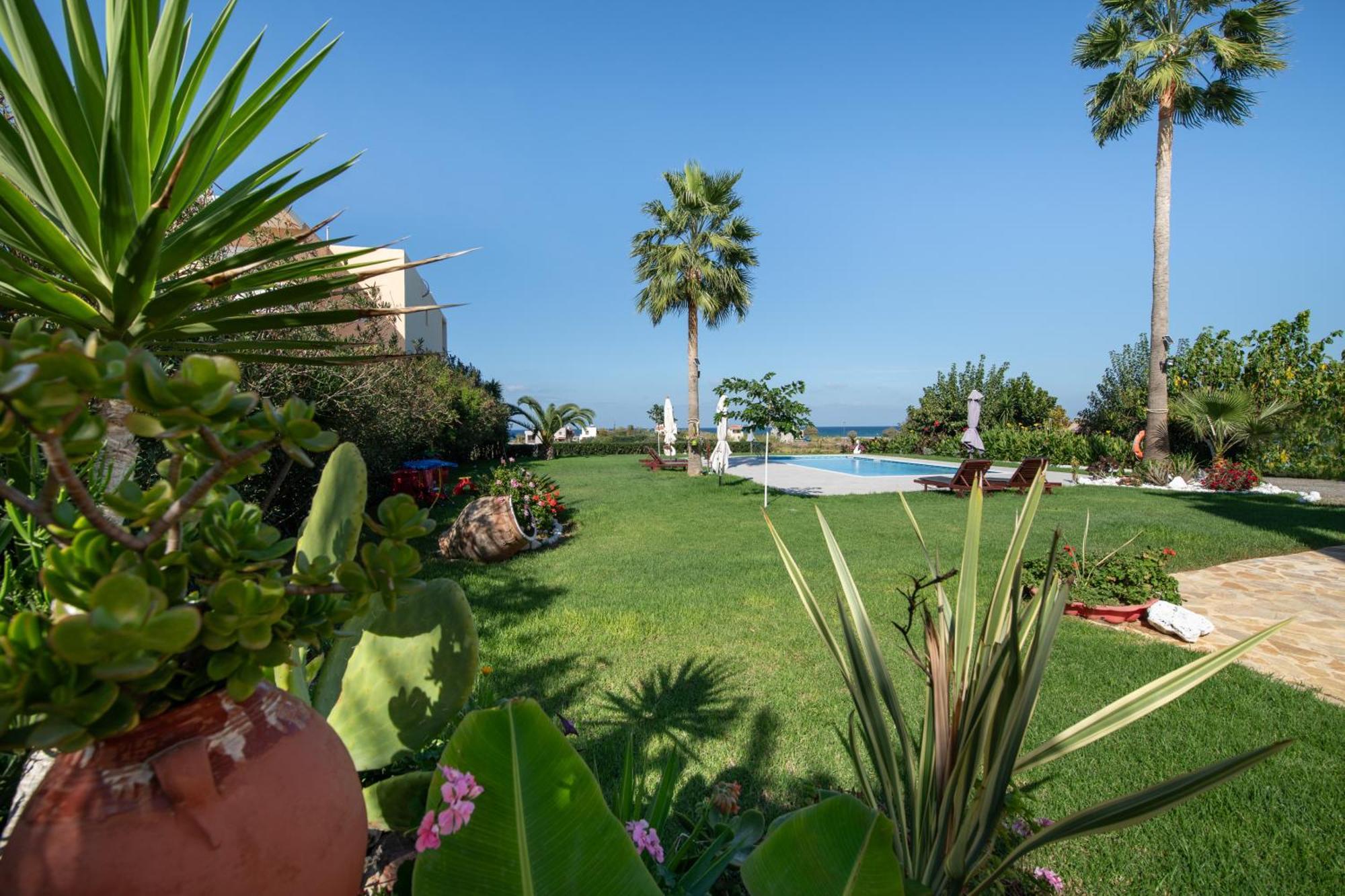 Socrates Holidays Apt. 2 With Pool Near The Beach Platanés Buitenkant foto