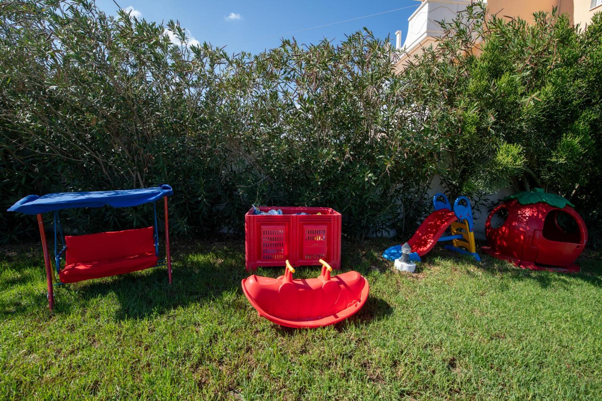 Socrates Holidays Apt. 2 With Pool Near The Beach Platanés Buitenkant foto